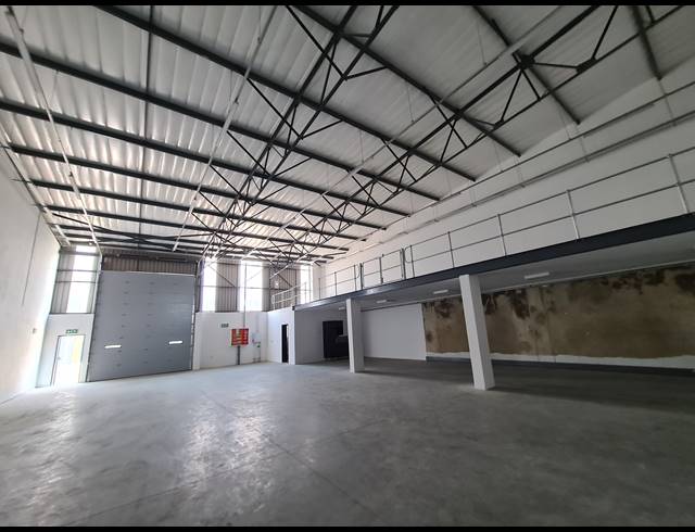 501M² WAREHOUSE TO LET IN LONGLAKE